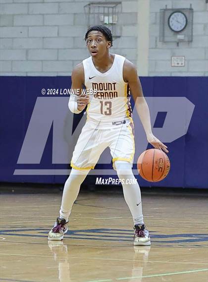 Thumbnail 3 in St. Joseph vs Mount Vernon (New York Holiday Invitational) photogallery.
