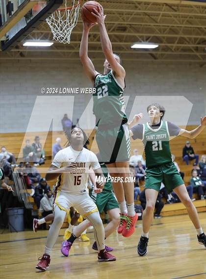 Thumbnail 2 in St. Joseph vs Mount Vernon (New York Holiday Invitational) photogallery.