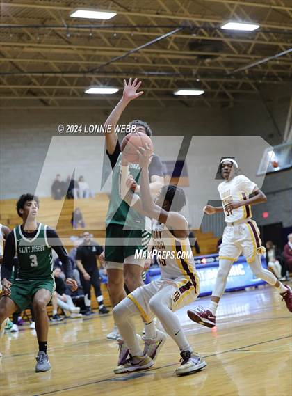 Thumbnail 3 in St. Joseph vs Mount Vernon (New York Holiday Invitational) photogallery.