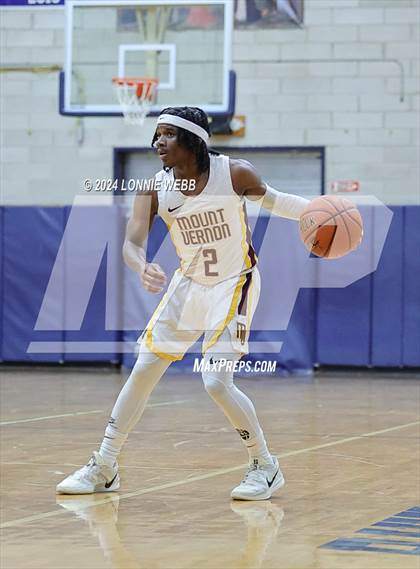 Thumbnail 3 in St. Joseph vs Mount Vernon (New York Holiday Invitational) photogallery.