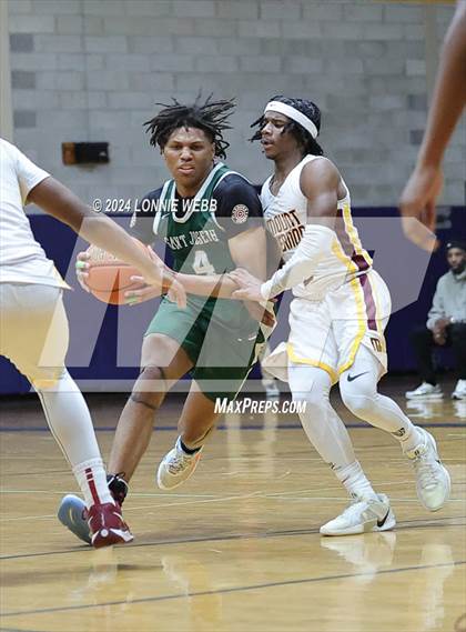 Thumbnail 2 in St. Joseph vs Mount Vernon (New York Holiday Invitational) photogallery.