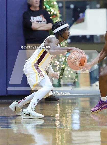 Thumbnail 3 in St. Joseph vs Mount Vernon (New York Holiday Invitational) photogallery.