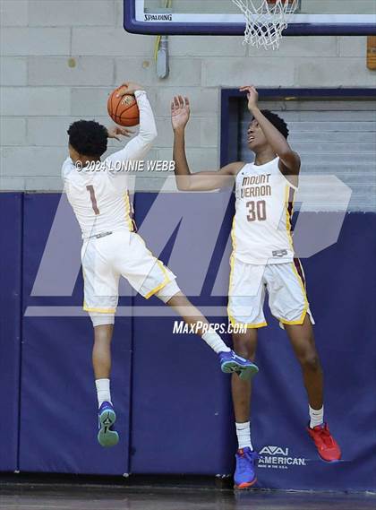 Thumbnail 1 in St. Joseph vs Mount Vernon (New York Holiday Invitational) photogallery.