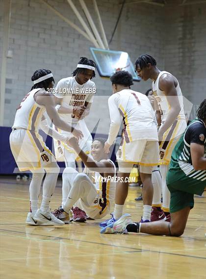 Thumbnail 2 in St. Joseph vs Mount Vernon (New York Holiday Invitational) photogallery.