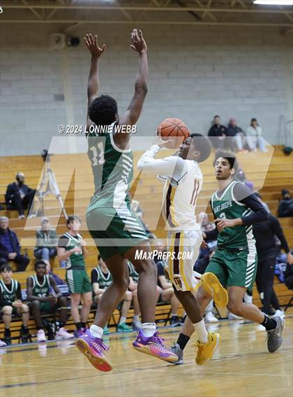 Thumbnail 3 in St. Joseph vs Mount Vernon (New York Holiday Invitational) photogallery.