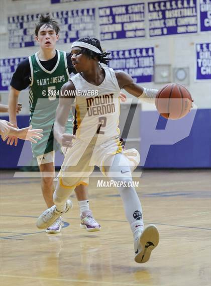 Thumbnail 2 in St. Joseph vs Mount Vernon (New York Holiday Invitational) photogallery.