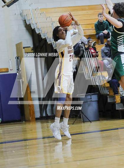 Thumbnail 1 in St. Joseph vs Mount Vernon (New York Holiday Invitational) photogallery.