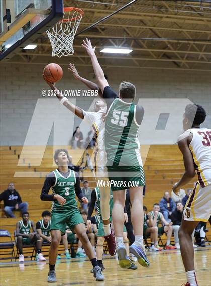 Thumbnail 3 in St. Joseph vs Mount Vernon (New York Holiday Invitational) photogallery.