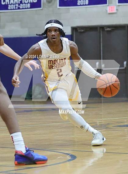 Thumbnail 2 in St. Joseph vs Mount Vernon (New York Holiday Invitational) photogallery.