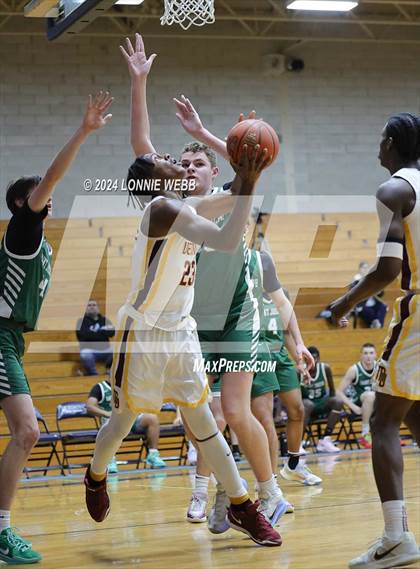 Thumbnail 2 in St. Joseph vs Mount Vernon (New York Holiday Invitational) photogallery.