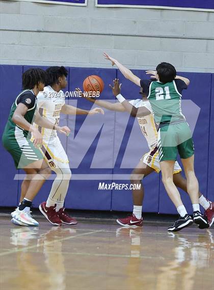 Thumbnail 3 in St. Joseph vs Mount Vernon (New York Holiday Invitational) photogallery.