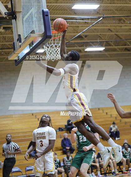 Thumbnail 2 in St. Joseph vs Mount Vernon (New York Holiday Invitational) photogallery.