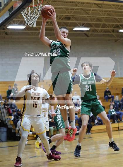 Thumbnail 3 in St. Joseph vs Mount Vernon (New York Holiday Invitational) photogallery.
