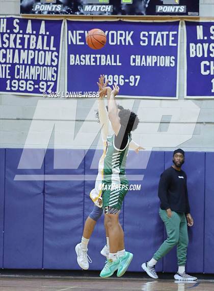 Thumbnail 2 in St. Joseph vs Mount Vernon (New York Holiday Invitational) photogallery.
