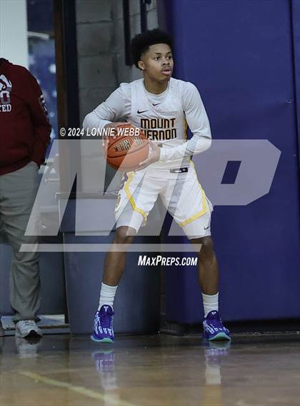 Thumbnail 1 in St. Joseph vs Mount Vernon (New York Holiday Invitational) photogallery.