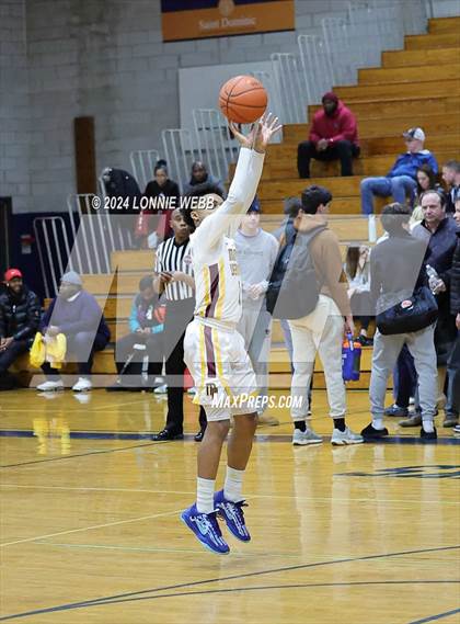 Thumbnail 1 in St. Joseph vs Mount Vernon (New York Holiday Invitational) photogallery.