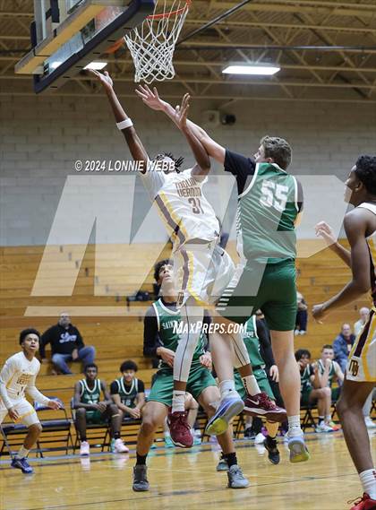 Thumbnail 2 in St. Joseph vs Mount Vernon (New York Holiday Invitational) photogallery.