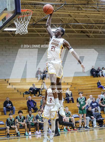 Thumbnail 2 in St. Joseph vs Mount Vernon (New York Holiday Invitational) photogallery.