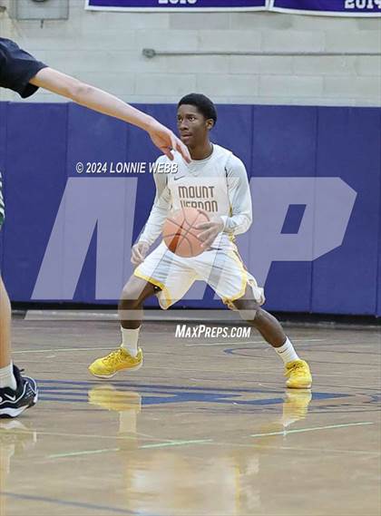 Thumbnail 3 in St. Joseph vs Mount Vernon (New York Holiday Invitational) photogallery.