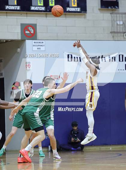 Thumbnail 2 in St. Joseph vs Mount Vernon (New York Holiday Invitational) photogallery.