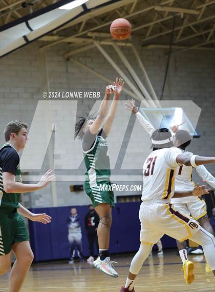 Thumbnail 2 in St. Joseph vs Mount Vernon (New York Holiday Invitational) photogallery.