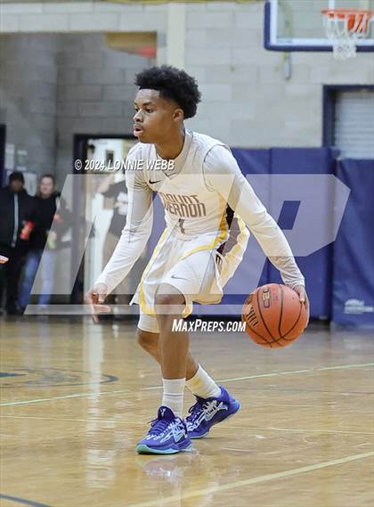 Thumbnail 2 in St. Joseph vs Mount Vernon (New York Holiday Invitational) photogallery.
