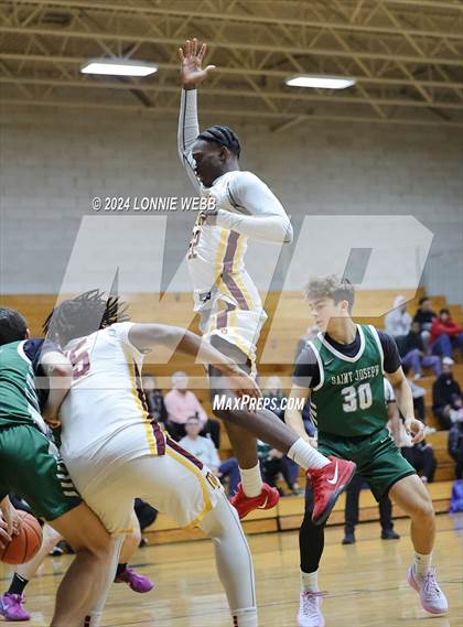 Thumbnail 2 in St. Joseph vs Mount Vernon (New York Holiday Invitational) photogallery.