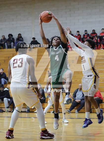 Thumbnail 1 in St. Joseph vs Mount Vernon (New York Holiday Invitational) photogallery.