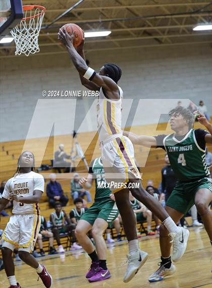 Thumbnail 3 in St. Joseph vs Mount Vernon (New York Holiday Invitational) photogallery.