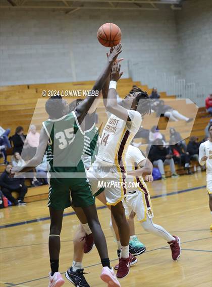 Thumbnail 1 in St. Joseph vs Mount Vernon (New York Holiday Invitational) photogallery.