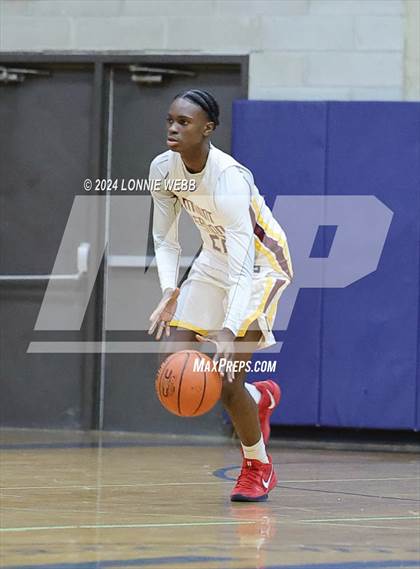 Thumbnail 3 in St. Joseph vs Mount Vernon (New York Holiday Invitational) photogallery.