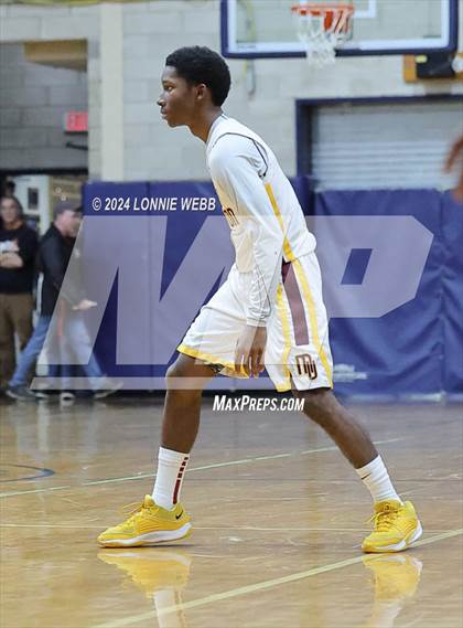 Thumbnail 2 in St. Joseph vs Mount Vernon (New York Holiday Invitational) photogallery.