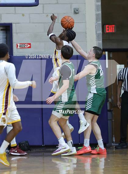 Thumbnail 1 in St. Joseph vs Mount Vernon (New York Holiday Invitational) photogallery.