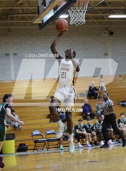 Thumbnail 2 in St. Joseph vs Mount Vernon (New York Holiday Invitational) photogallery.