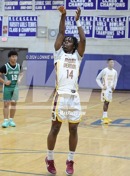 Thumbnail 2 in St. Joseph vs Mount Vernon (New York Holiday Invitational) photogallery.