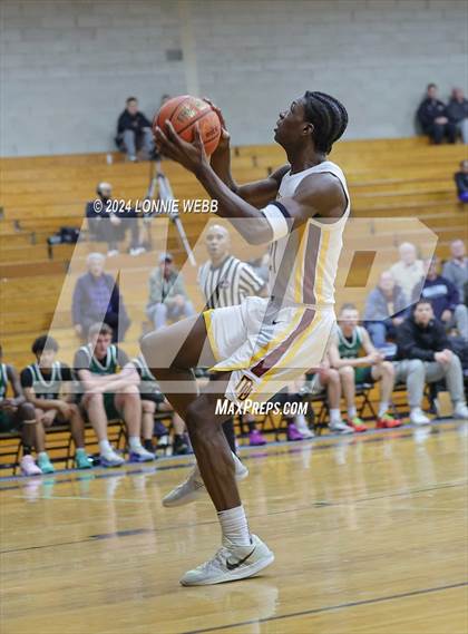 Thumbnail 2 in St. Joseph vs Mount Vernon (New York Holiday Invitational) photogallery.