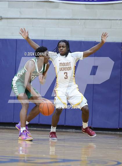 Thumbnail 2 in St. Joseph vs Mount Vernon (New York Holiday Invitational) photogallery.
