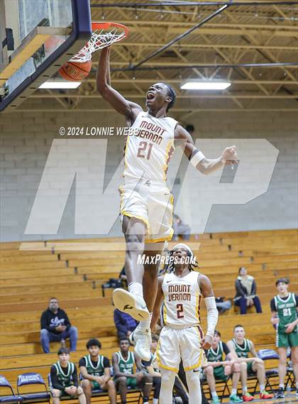 Thumbnail 1 in St. Joseph vs Mount Vernon (New York Holiday Invitational) photogallery.