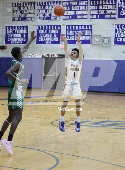 Thumbnail 3 in St. Joseph vs Mount Vernon (New York Holiday Invitational) photogallery.