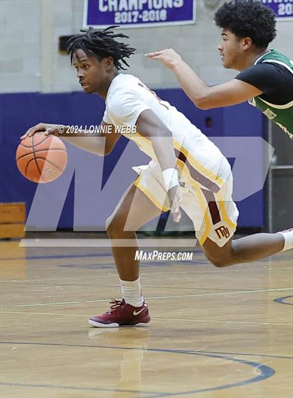 Thumbnail 2 in St. Joseph vs Mount Vernon (New York Holiday Invitational) photogallery.