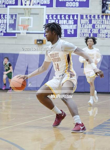 Thumbnail 2 in St. Joseph vs Mount Vernon (New York Holiday Invitational) photogallery.