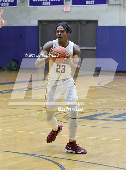 Thumbnail 2 in St. Joseph vs Mount Vernon (New York Holiday Invitational) photogallery.