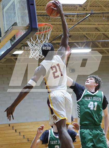 Thumbnail 1 in St. Joseph vs Mount Vernon (New York Holiday Invitational) photogallery.