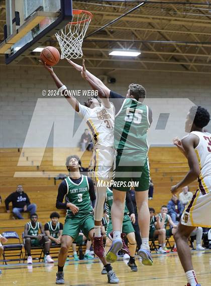 Thumbnail 1 in St. Joseph vs Mount Vernon (New York Holiday Invitational) photogallery.