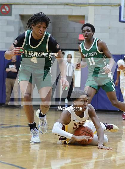 Thumbnail 3 in St. Joseph vs Mount Vernon (New York Holiday Invitational) photogallery.