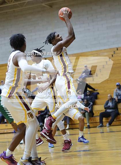 Thumbnail 1 in St. Joseph vs Mount Vernon (New York Holiday Invitational) photogallery.