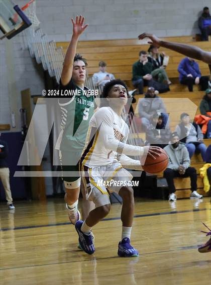 Thumbnail 2 in St. Joseph vs Mount Vernon (New York Holiday Invitational) photogallery.