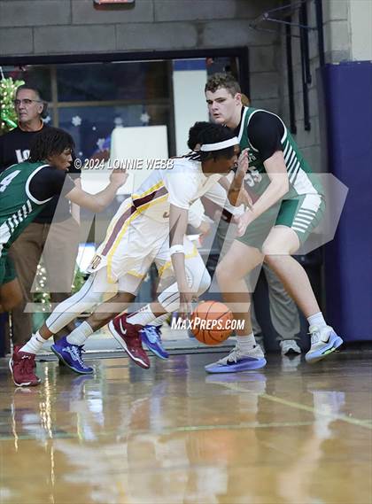 Thumbnail 3 in St. Joseph vs Mount Vernon (New York Holiday Invitational) photogallery.
