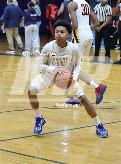 Thumbnail 2 in St. Joseph vs Mount Vernon (New York Holiday Invitational) photogallery.
