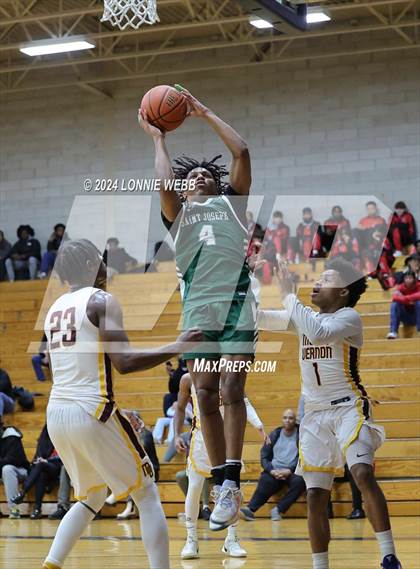 Thumbnail 3 in St. Joseph vs Mount Vernon (New York Holiday Invitational) photogallery.